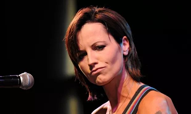 小红莓乐队主唱去世经典曲目回顾,小红莓乐队主唱葬礼