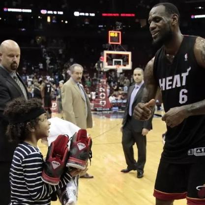 耐克vs阿迪达斯足球鞋,耐克为什么能超越阿迪