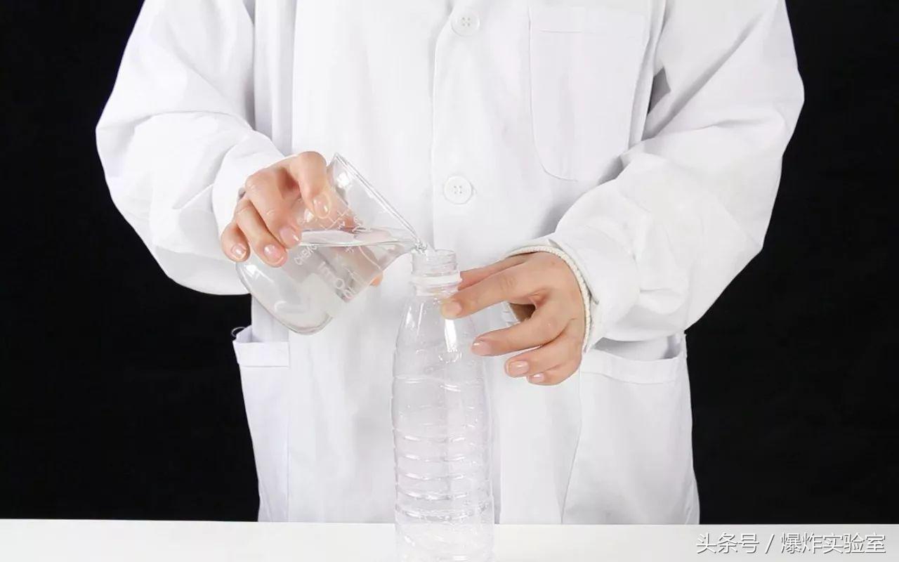 柠檬酸和小苏打怎样做成彩虹喷泉,醋加小苏打制作泡泡