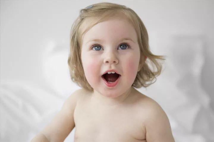 宝宝的牙长歪了怎么办,婴儿上牙齿牙缝大怎么办