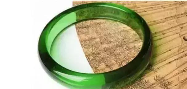 价值两亿的翡翠佛像,翡翠佛像传世真品