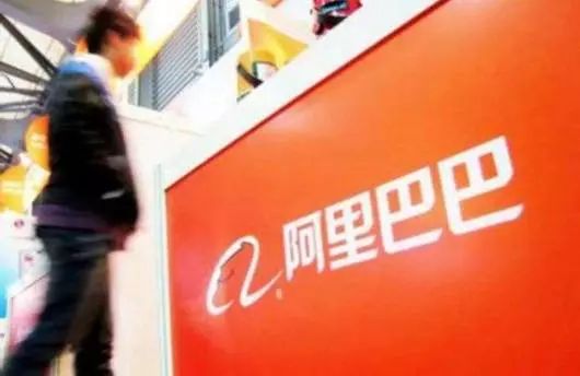 郭树清痛斥违规金融集团，王健林抛售海外资产