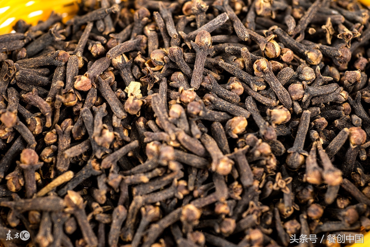 炸过料油的香料如何处理,香料怎么处理才能激发出来味道