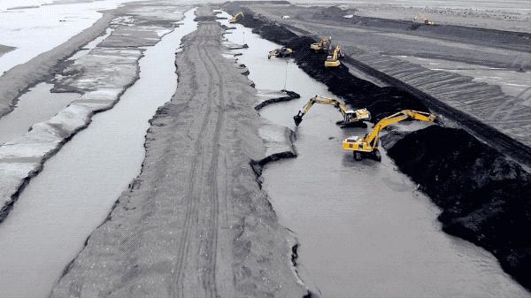 一个恐高的人,高空作业20多年,舍命拍出了最美纪录片