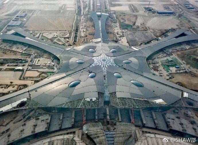 北京大兴国际机场像外星建筑,北京新机场现在建成什么样了