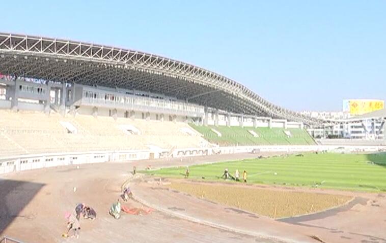 足球场边大屏幕,成都足球场led显示屏