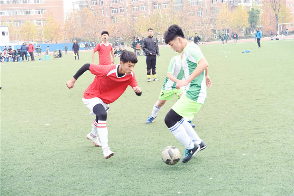 参加县校园足球联赛喜报报道,平冈中学男子足球队