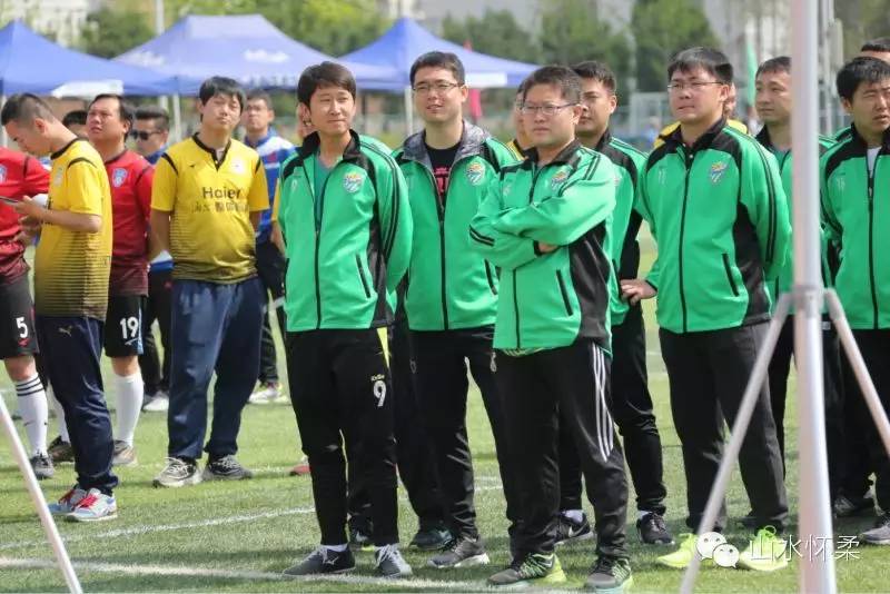 你就是球星绿茵场上呼喊着你的名字2016中科合成油怀柔首届业余足球超级联赛火热开赛，快来看看谁来了！