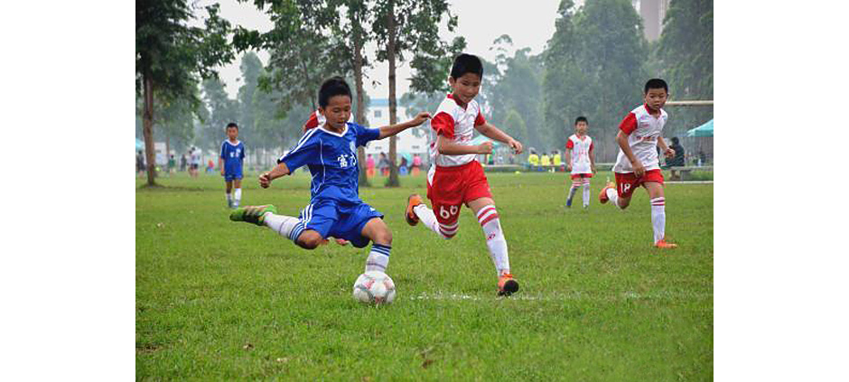 中俄青少年足球友谊赛大庆,中俄拔河比赛少年完整版
