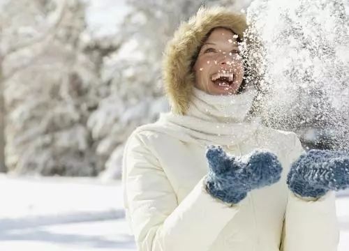 红霉素软膏12种功效可以治鼻炎,红霉素软膏的功效与主治什么病