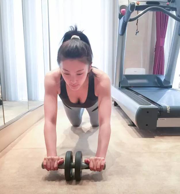 张雨绮怎么瘦成筷子腿,张雨绮如何练腿