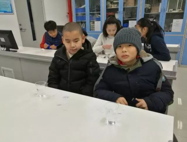 「缤纷社团·小实验大科学易简社」迷路了怎么办？自制一个浮水指南针