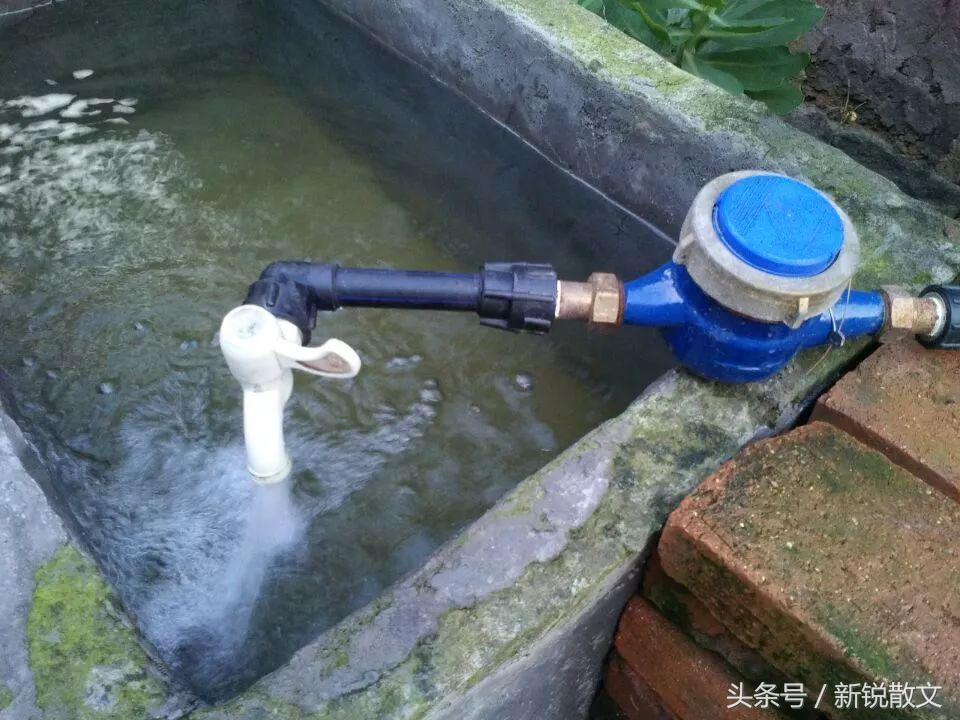 乡下通自来水,老家通暖气