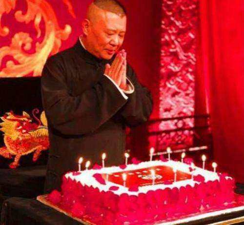 郭德纲开年会红包发到手软,曹云金却嘲讽他并入膏盲