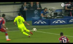 19岁的梅西给足坛带来的震撼,梅西的高光时刻人缝1v3无解过人