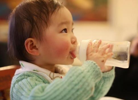 小孩子总是浑身尿骚味,尿骚味重用什么偏方洗屁股