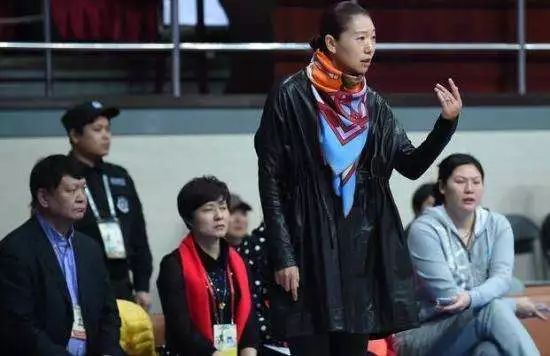 这位北大研究生无限接近女篮国家队*疆新**球迷认为她最美