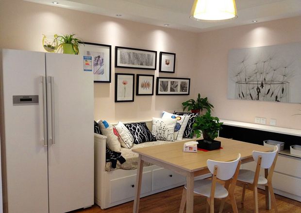 特色餐厅卡座隔断到顶木饰效果图,餐厅卡座一体效果图