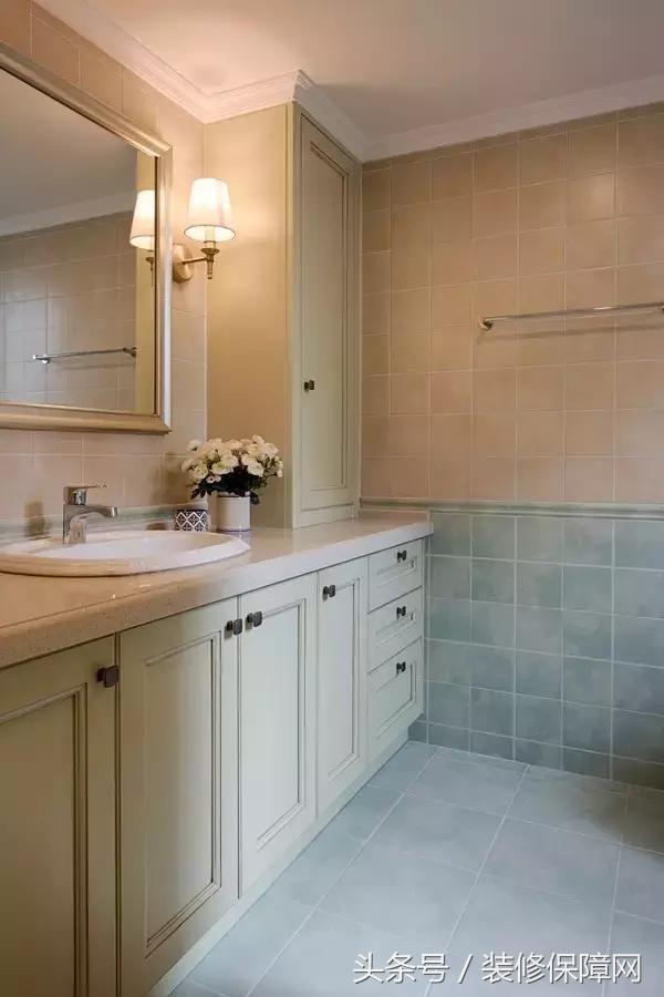 走道面积很浪费，我突发奇想把衣帽间打在走廊上，邻居都赞不绝口