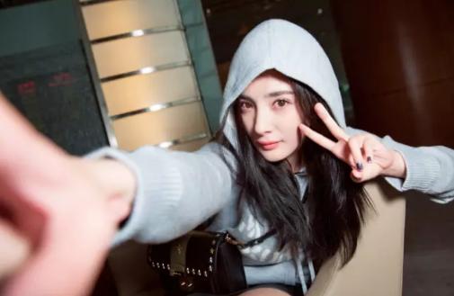 mk杨幂同款包到底有哪些型号?盘点杨幂这些年宠幸的mk包~