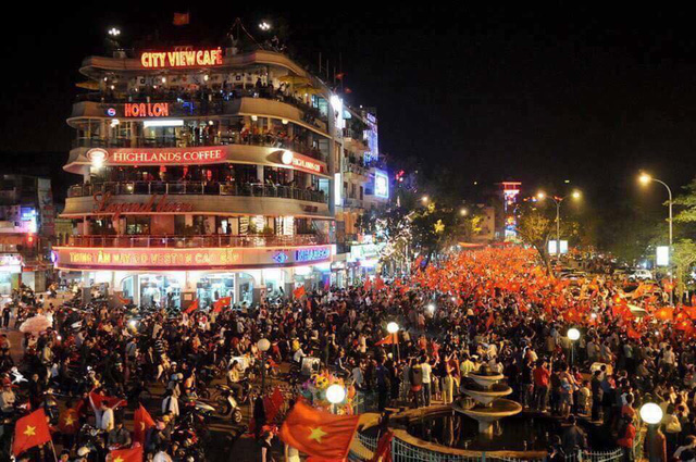 越南男足夺冠球迷上街庆祝,越南男足夺冠是什么比赛