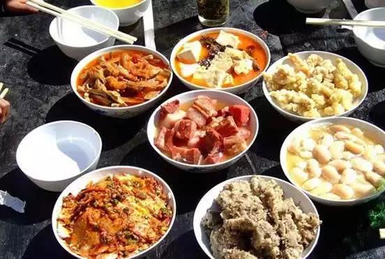 从衣食住行看老百姓的生活巨变,大理白族传统年夜饭