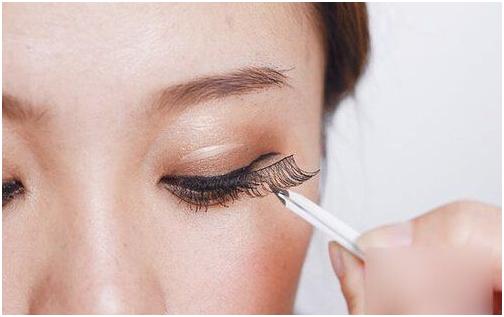 睫毛膏真的可以让睫毛变长吗,睫毛上涂茶叶水真的能变长吗