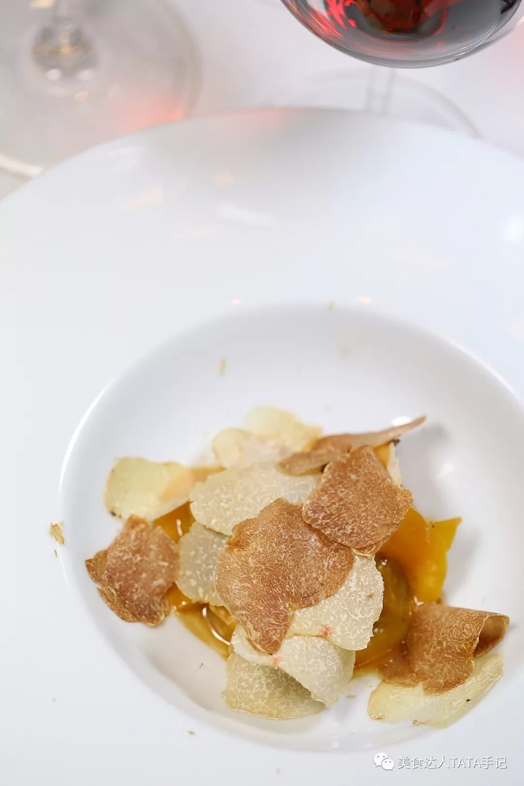 一不留神就掉进坑里,一不留神就会掉进一个大坑