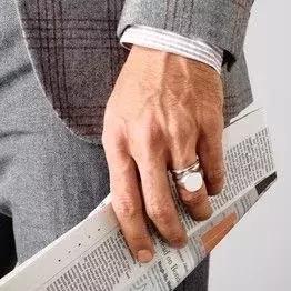 男士除了婚戒还能带什么戒指,工作之后戴什么表