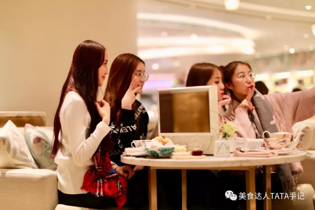 一不留神就掉进坑里,一不留神就会掉进一个大坑