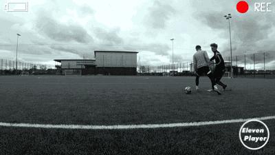 足球教程教你如何穿裆戏耍对手,足球防人时怎么防穿裆