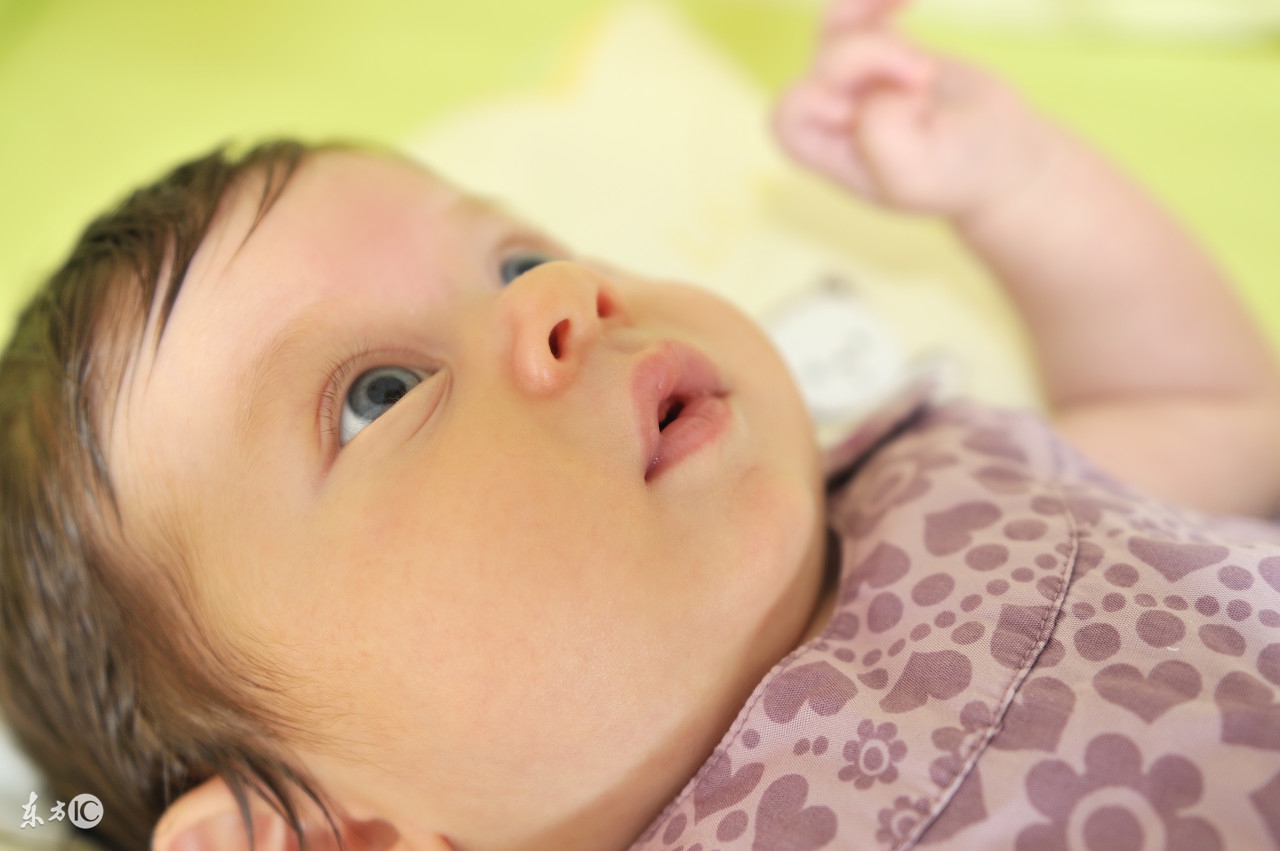 小儿高热惊厥的家庭急救法,儿童发生高热惊厥昏迷不醒怎么办