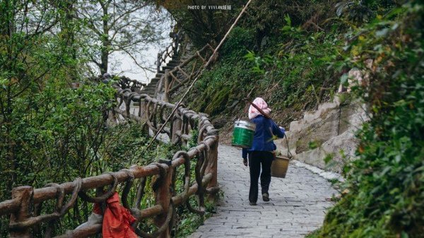 跟着圣玉去旅行，做一个水姑娘