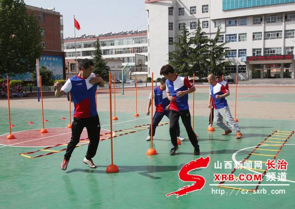 小学足球公开课热身活动,足球公开课放松活动