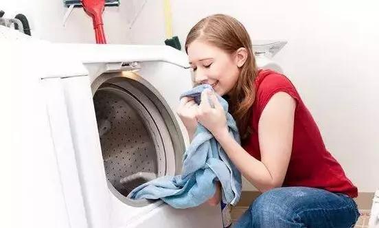 衣服发霉了衣柜怎么清洗,为什么柜子里的衣服会发霉