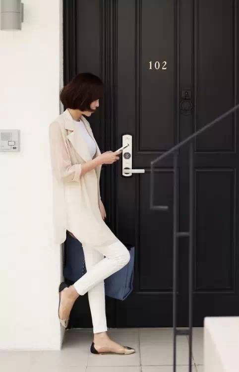 白色裤子显胖还是显瘦,白色裤子会显胖吗