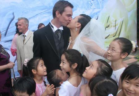 冰上蝴蝶陈露是怎么接触滑雪的,冰上蝴蝶这篇短文主要写的什么