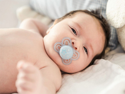 如何让宝宝戒掉奶嘴喝奶,宝宝戒掉奶嘴睡觉的方法