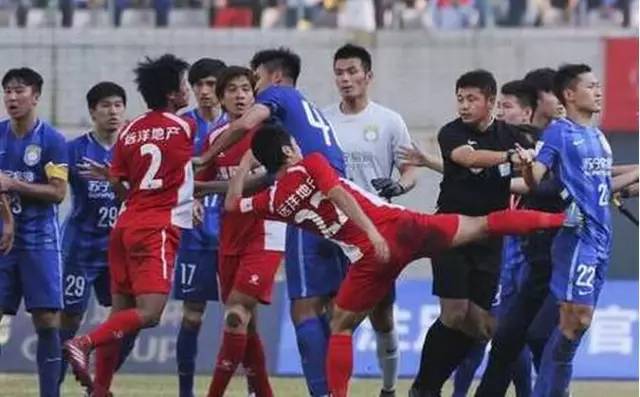 足坛暴力对抗超燃剪辑,视频直播恒大对苏宁