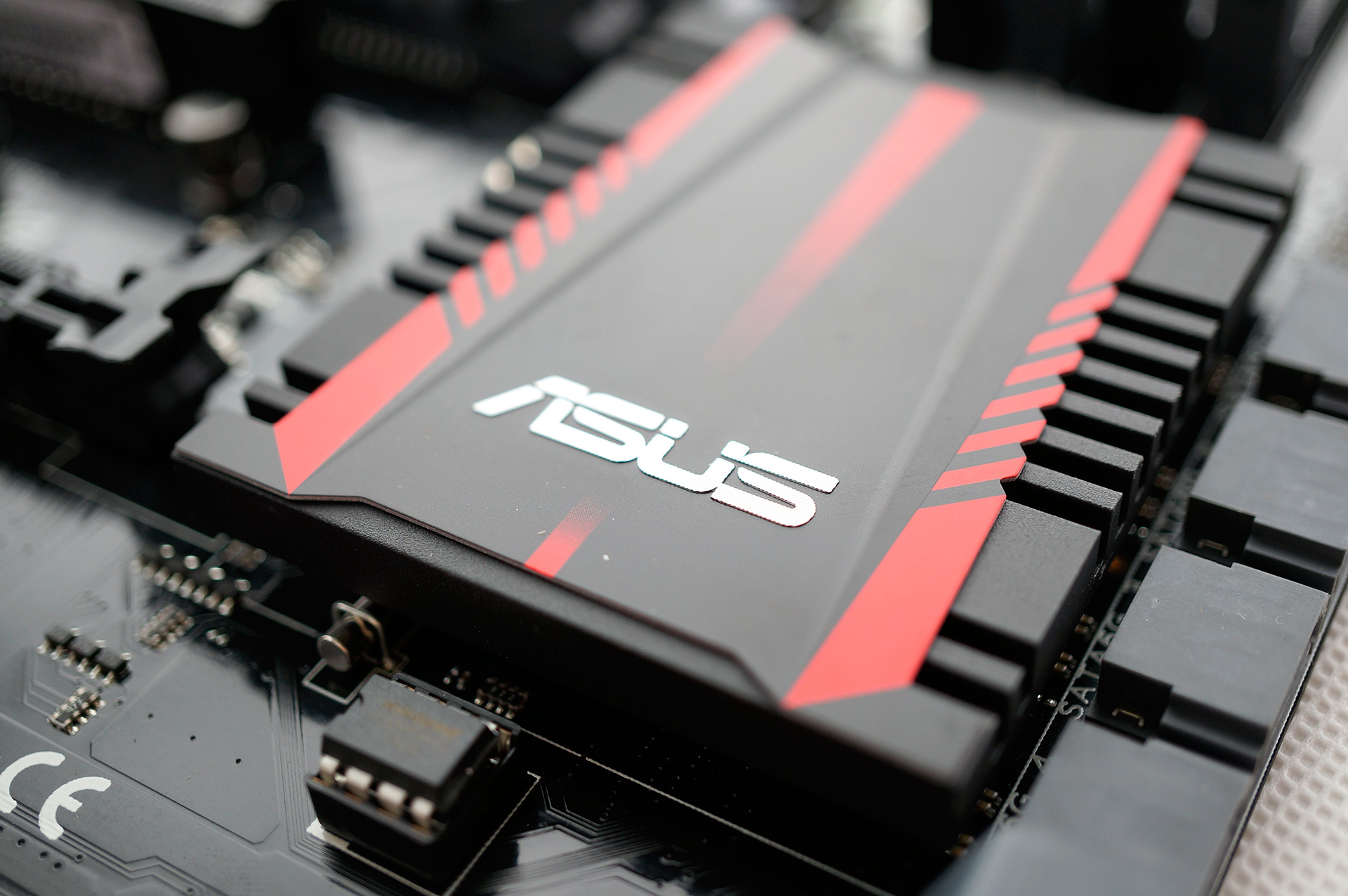 华硕rog8游戏测评,最便宜的华硕rog纯血主板测评