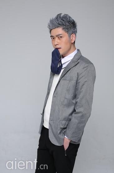 《混世高校》魔鬼校花的“贴身”高手