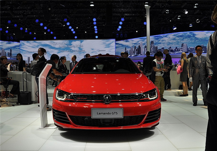 买大众真的只是买个标吗,大众朗逸运动版和蓝驱版区别