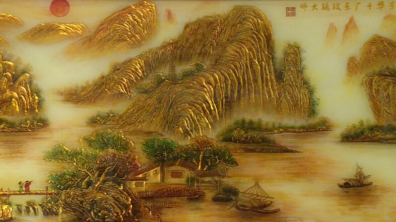 隆回：玻璃浮雕大师阳东华为画痴狂3万元一幅画供不应求