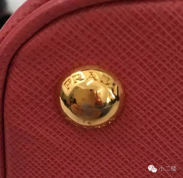 真假prada三角包,prada草编包辨真假