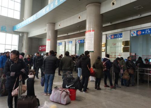 九江：火车、汽车都已陆续恢复班线/寒冷雪天居然有人弃婴！