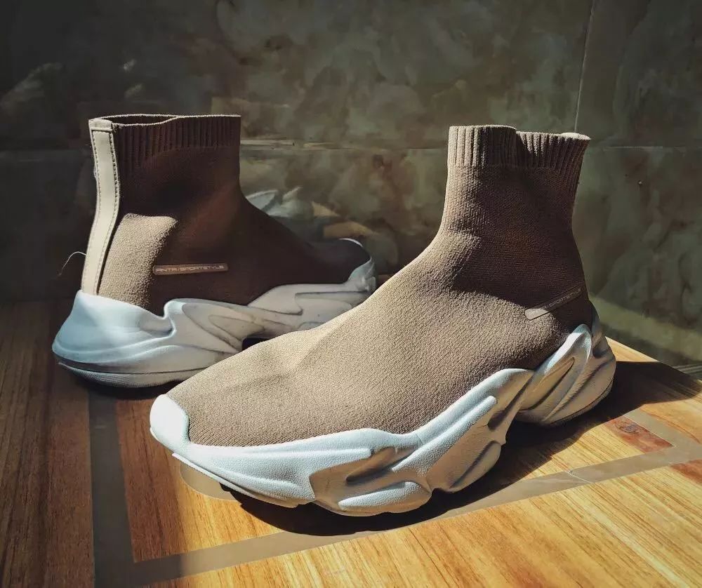 宁愿买超A的Yeezy假装高贵，也不穿国潮被人叫做土锤？！