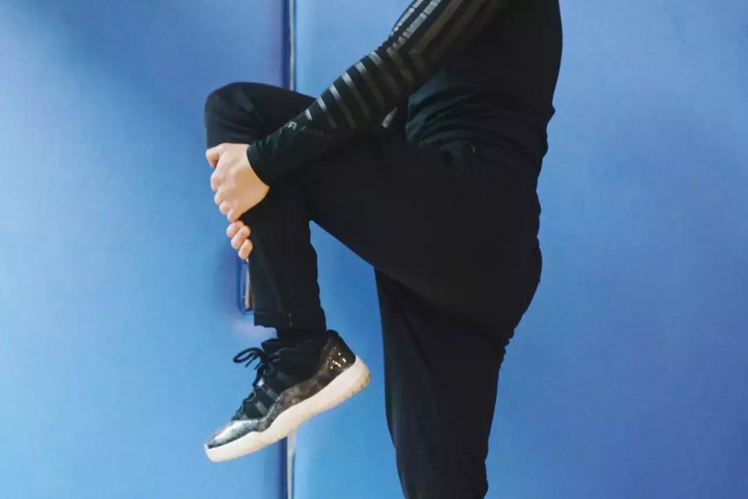 我们穿着Nike这套超保暖运动服,下雪天出门跑了三圈