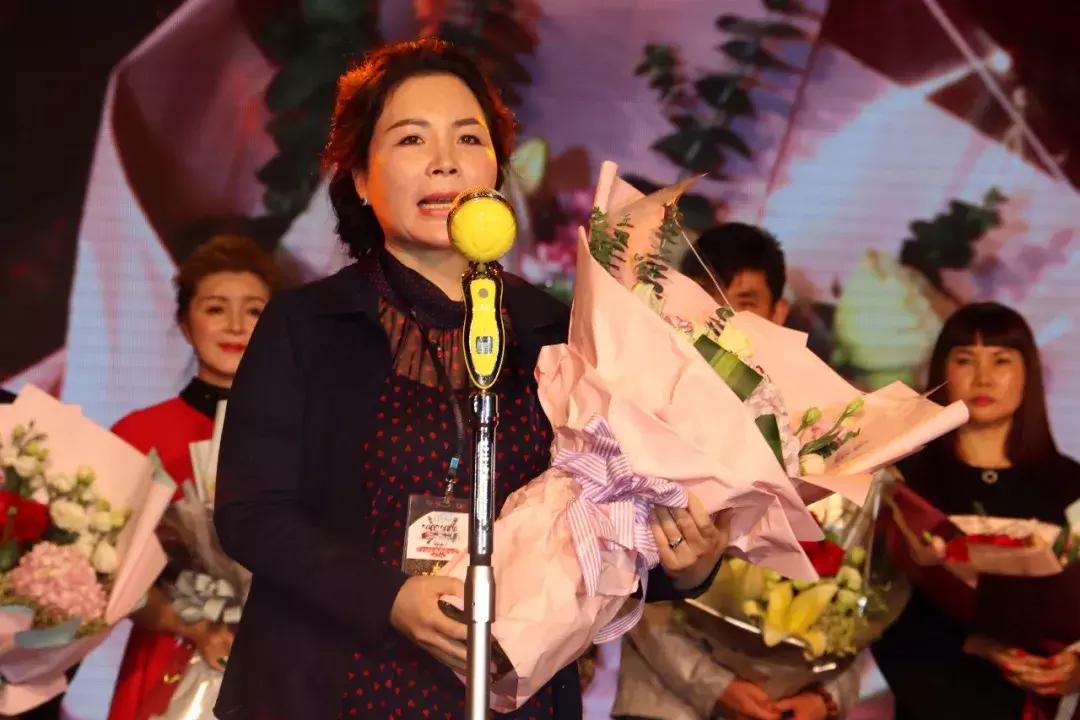 大佟小议现场:美业最豪大舅哥!巨邦国际十九岁生日答谢会召开