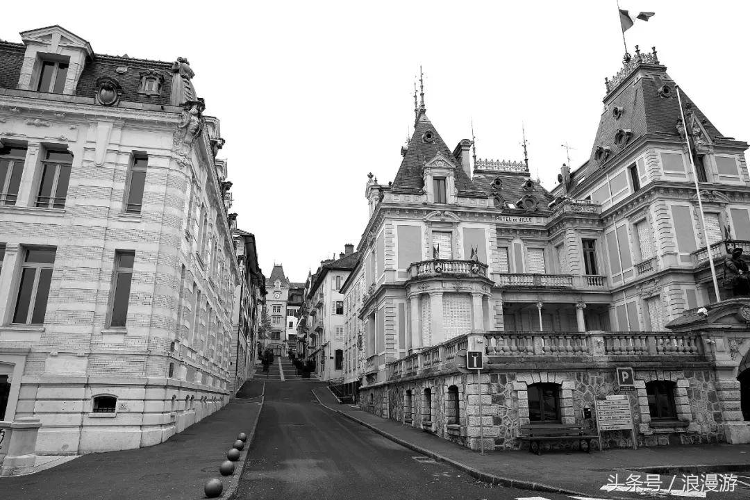 下雪天，在法国依云小镇的户外温泉泡汤，泡的全是依云水