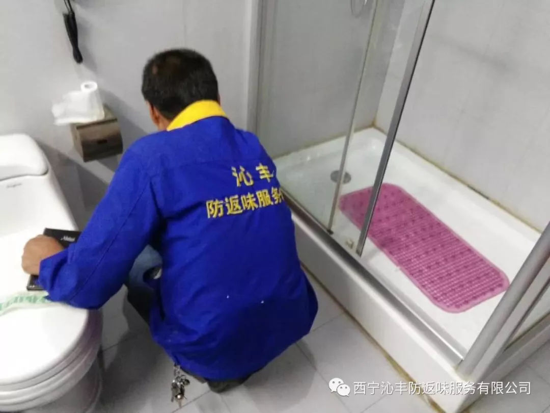 防溢水洗脸盆有异味怎么处理,面盆溢水孔如何防臭